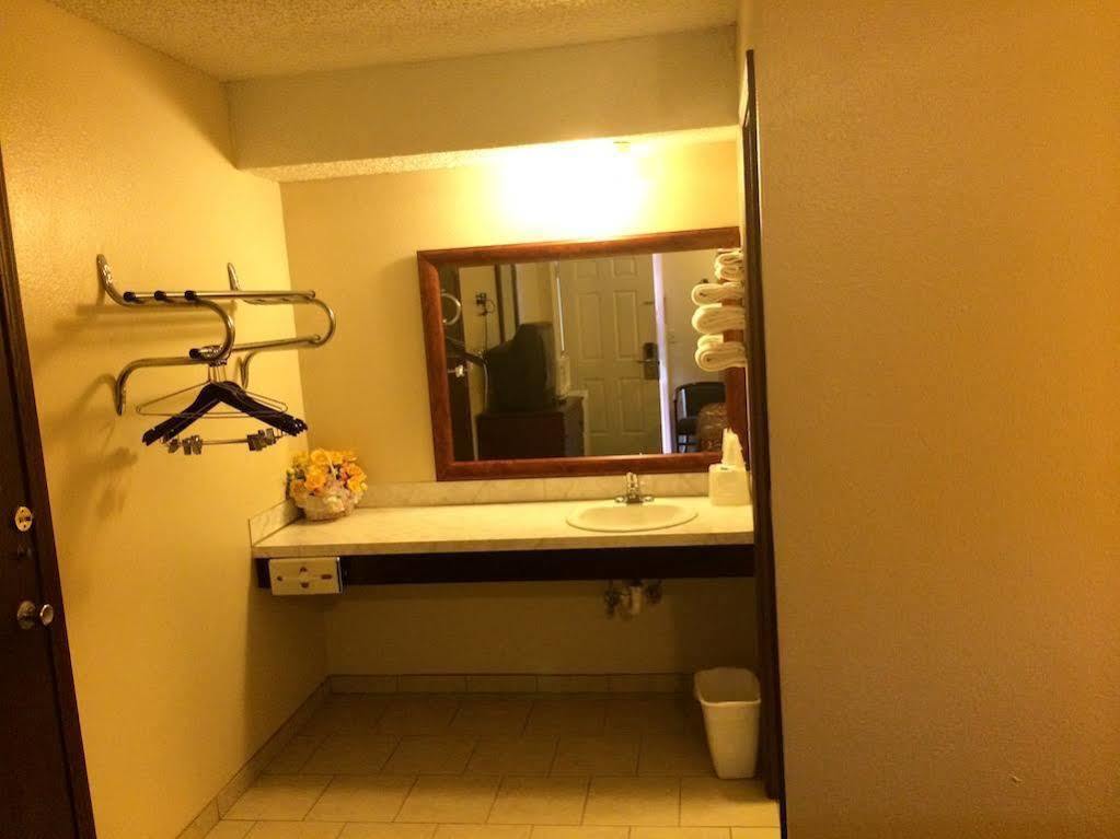 Relax Inn Henryetta Dış mekan fotoğraf